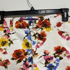 Gloria Vanderbilt Amanda shorts white Dream Garden size 16